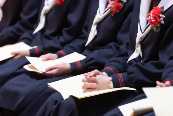 プール学院中学校・高等学校の制服画像。着こなし・制服ランキング