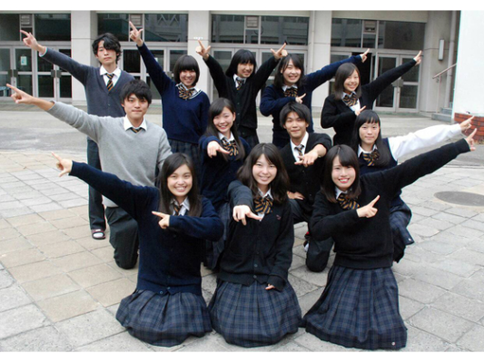 大阪府立門真なみはや高等学校の制服・着こなし評判・制服ランキング