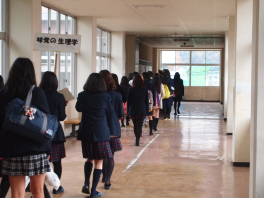 大阪府立箕面東高等学校の制服写真画像まとめ・レビュー口コミ評判・生徒の着こなし・夏服冬服詳細情報