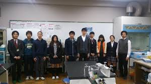 大阪府立千里高等学校の制服はなし。なんちゃって制服・生徒の私服着こなし