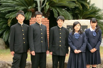 大阪府立鳳高校 の制服写真画像動画まとめ・レビュー口コミ評判・生徒の着こなし・夏服冬服詳細情報（おおとりこうこう）│全国中高制服グラム-全国47都道府県の中学校高等学校 制服検索口コミ-