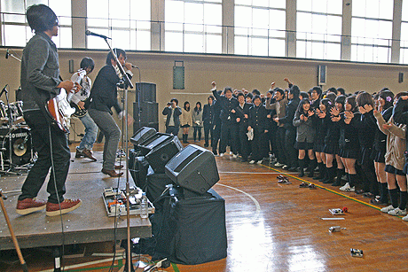 愛知県立松蔭高校の制服写真画像まとめ レビュー口コミ評判 生徒の着こなし 夏服冬服詳細情報 全国中高制服グラム 全国47都道府県の中学校高等学校 制服検索口コミ