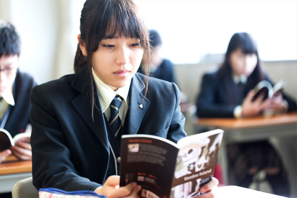 八王子学園八王子高校・中学校の制服写真画像まとめ・レビュー口コミ評判・生徒の着こなし・夏服冬服詳細情報