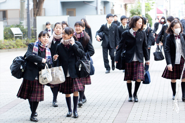 八王子学園八王子高校・中学校の制服写真画像まとめ・レビュー口コミ評判・生徒の着こなし・夏服冬服詳細情報