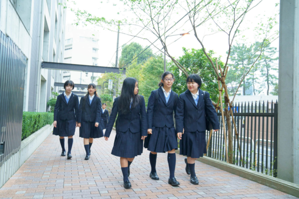 三輪田学園中学校・高校の制服写真画像まとめ・レビュー口コミ評判・生徒の着こなし・夏服冬服詳細情報