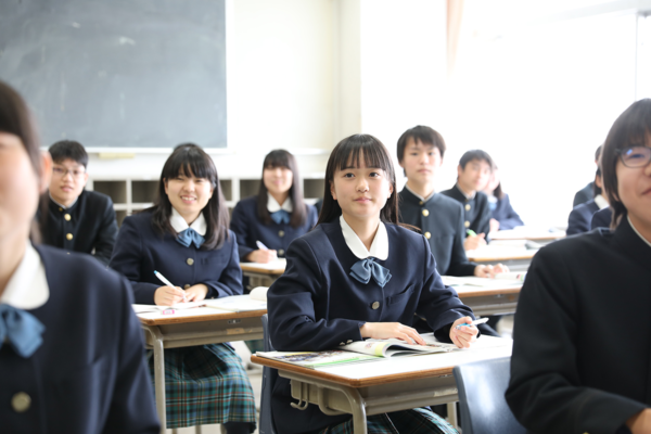 獨協埼玉中学高校の制服写真画像動画まとめ・レビュー口コミ評判・生徒の着こなし・夏服冬服詳細情報