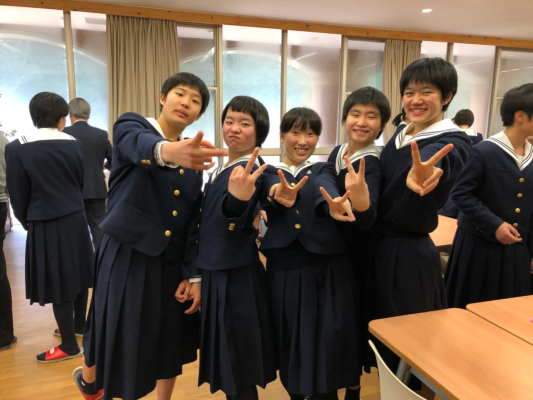 松山東雲中学校・高校の制服写真画像まとめ・レビュー口コミ評判・生徒の着こなし・夏服冬服詳細情報