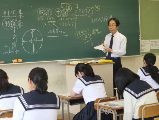 精華女子高校の制服写真画像動画まとめ・レビュー口コミ評判・新制服旧制服比較【2023/令和5年度新制服】