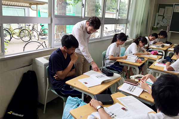 東京都立西高校の制服写真画像まとめ・レビュー口コミ評判・生徒の着こなし・夏服冬服詳細情報