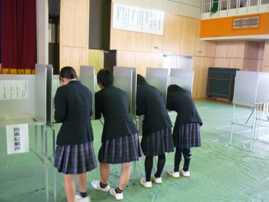 徳島県立鳴門渦潮高校の制服写真画像まとめ・レビュー口コミ評判・生徒の着こなし・夏服冬服詳細情報
