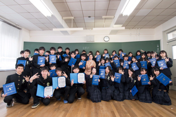 兵庫県立神戸鈴蘭台高校の制服写真画像まとめ・レビュー口コミ評判・生徒の着こなし・夏服冬服詳細情報│全国中高制服グラム全国47都道府県の中学校