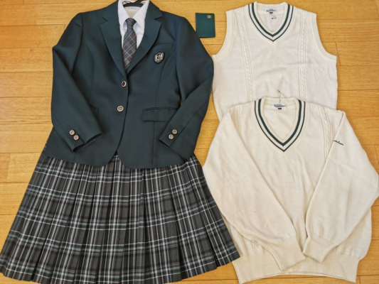兵庫県立尼崎稲園高校の制服写真画像まとめ・レビュー口コミ評判・生徒の着こなし・夏服冬服詳細情報
