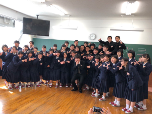 兵庫県立姫路商業高校の制服写真画像まとめ・レビュー口コミ評判・生徒の着こなし・夏服冬服詳細情報│全国中高制服グラム全国47都道府県の中学校