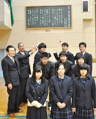 神奈川県立伊勢原高校の制服写真画像まとめ・レビュー口コミ評判・生徒の着こなし・夏服冬服詳細情報