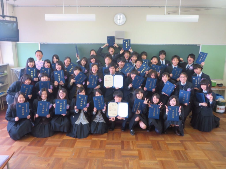 神戸市立六甲アイランド高校の制服写真画像まとめ・レビュー口コミ評判・生徒の着こなし・夏服冬服詳細情報│全国中高制服グラム全国47都道府県の中学校高等学校制服検索口コミ