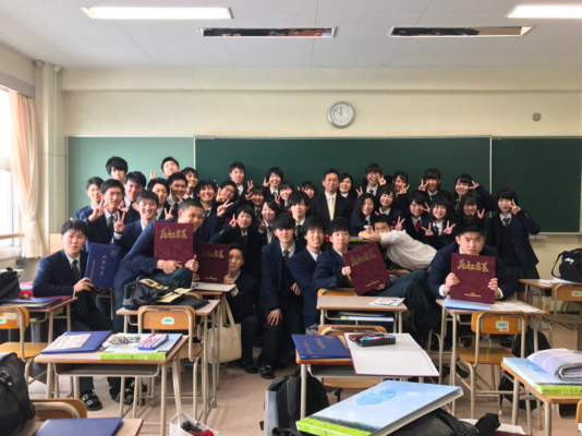 福島県立若松商業高校の制服写真画像まとめ・レビュー口コミ評判・生徒の着こなし・夏服冬服詳細情報│全国中高制服グラム全国47都道府県の中学校