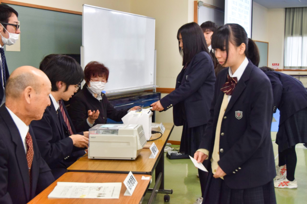 山形県立南陽高校の制服写真画像まとめ・レビュー口コミ評判・生徒の着こなし・夏服冬服詳細情報│全国中高制服グラム全国47都道府県の中学校高等