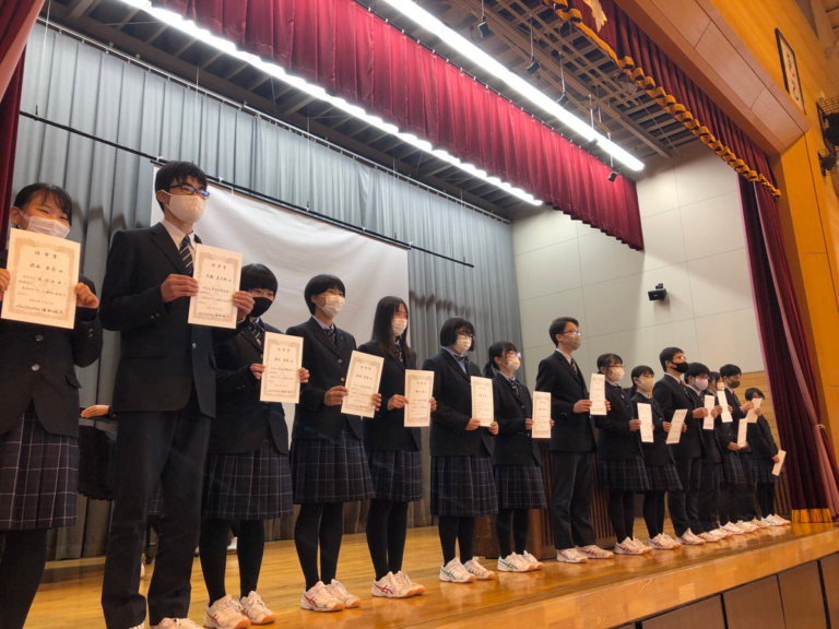 山形県立荒砥高校の制服写真画像まとめ・レビュー口コミ評判・生徒の着こなし・夏服冬服詳細情報│全国中高制服グラム全国47都道府県の中学校高等学校制服検索口コミ