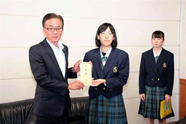 北海道鹿追高校の制服写真画像まとめ・レビュー口コミ評判・生徒の着こなし・夏服冬服詳細情報│全国中高制服グラム-全国47都道府県の中学校高等学校制服 検索口コミ-