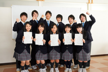 クラーク記念国際高校の制服写真画像まとめ・レビュー口コミ評判・生徒の着こなし・夏服冬服詳細情報