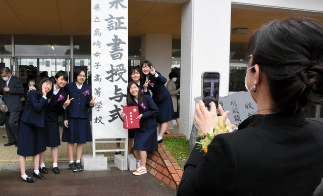 群馬県立高崎女子高校の制服写真画像まとめ・レビュー口コミ評判・生徒の着こなし・夏服冬服詳細情報│全国中高制服グラム-全国47都道府県の中学校高等学校 制服検索口コミ-