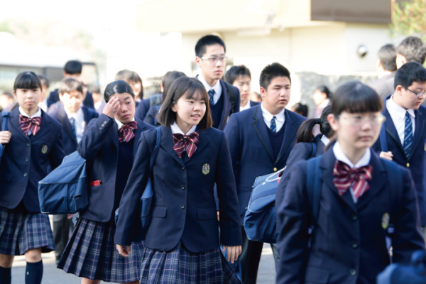 秀明英光高校の制服写真画像まとめ・レビュー口コミ評判・生徒の着こなし・夏服冬服詳細情報