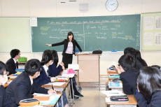 愛知県立岩津高校の制服写真画像まとめ・レビュー口コミ評判・生徒の着こなし・夏服冬服詳細情報