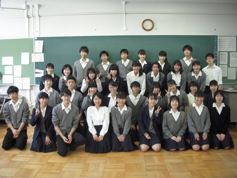 名古屋市立向陽高校の制服写真画像まとめ レビュー口コミ評判 生徒の着こなし 夏服冬服詳細情報 制服グラム 全国中学校高等学校制服検索