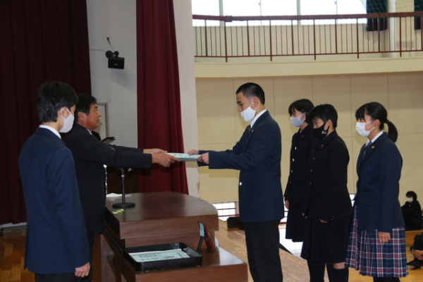 【2020新制服】鹿児島県立鶴翔高校の制服写真画像まとめ・レビュー口コミ評判・生徒の着こなし・夏服冬服詳細情報