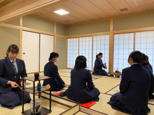 広島国際学院中学校・高校の制服写真画像まとめ・レビュー口コミ評判・生徒の着こなし・夏服冬服詳細情報