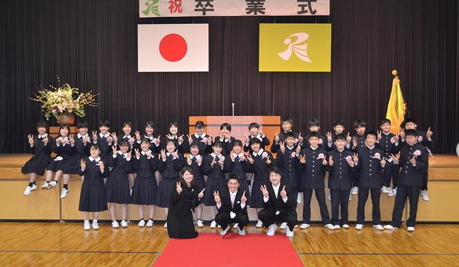 尾道中学校・高校の制服写真画像まとめ・レビュー口コミ評判・生徒の着こなし・夏服冬服詳細情報