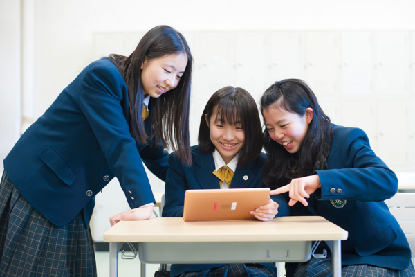 大阪薫英女学院中学校・高校の制服写真画像まとめ・レビュー口コミ評判・生徒の着こなし・夏服冬服詳細情報