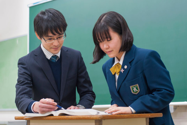大阪薫英女学院中学校・高校の制服写真画像まとめ・レビュー口コミ評判・生徒の着こなし・夏服冬服詳細情報
