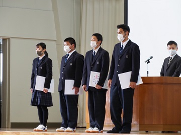 静岡県立横須賀高校の制服写真画像まとめ・レビュー口コミ評判・生徒の着こなし・夏服冬服詳細情報 静岡県立横須賀高校の制服写真画像まとめ・レビュー口コミ評判・生徒の着こなし・夏服冬服詳細情報