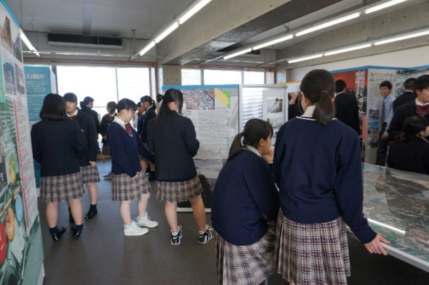 飛龍高校の制服写真画像まとめ・レビュー口コミ評判・生徒の着こなし・夏服冬服詳細情報