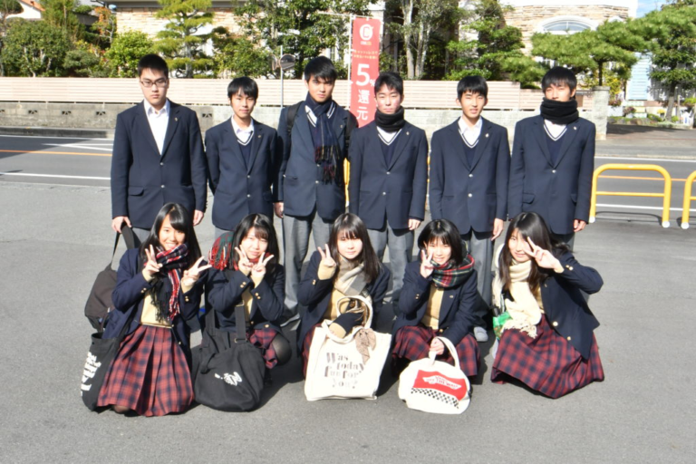 静岡県立小笠高校の制服写真画像まとめ・レビュー口コミ評判・生徒の着こなし・夏服冬服詳細情報│全国中高制服グラム-全国47都道府県の中学校高等学校制服 検索口コミ-