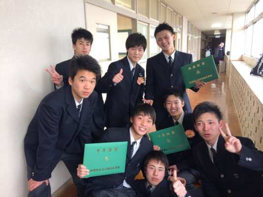 静岡県立池新田高校の制服写真画像まとめ・レビュー口コミ評判・生徒の着こなし・夏服冬服詳細情報