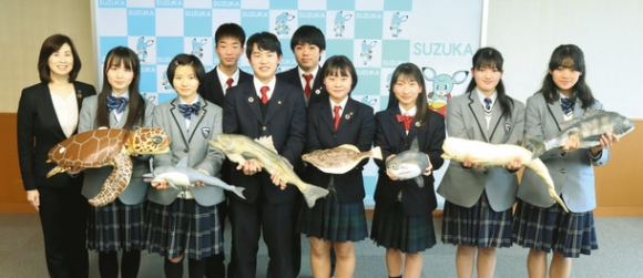 鈴鹿中等教育学校（鈴鹿中学校・高校）の制服写真画像まとめ・レビュー口コミ評判・生徒の着こなし・夏服冬服詳細情報