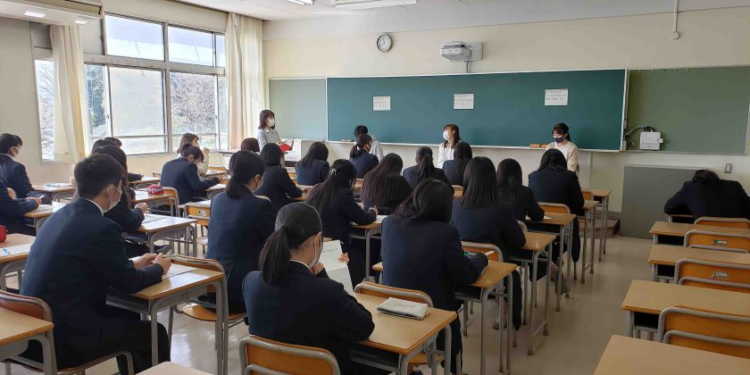 三重県立神戸高校の制服写真画像まとめ・レビュー口コミ評判・生徒の着こなし・夏服冬服詳細情報（かんべこうこう）