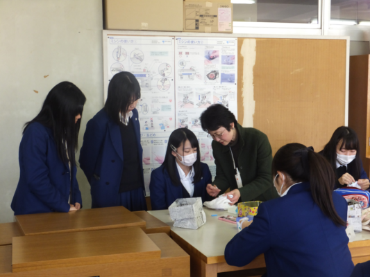 千葉県立検見川高校の制服写真画像まとめ・レビュー口コミ評判・生徒の着こなし・夏服冬服詳細情報