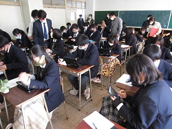 千葉県立市原緑高校の制服写真画像まとめ・レビュー口コミ評判・生徒の着こなし・夏服冬服詳細情報（いちはらみどりこうこう）