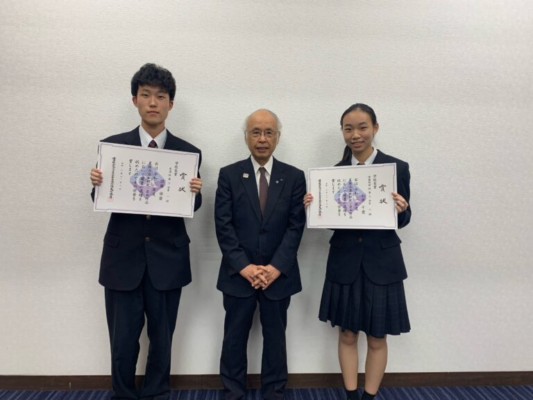 千葉経済大学附属高校の制服写真画像まとめ レビュー口コミ評判 生徒の着こなし 夏服冬服詳細情報 全国中高制服グラム 全国47都道府県の中学校高等学校 制服検索口コミ