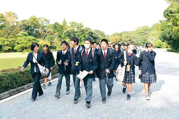 麗澤中学・麗澤高校の制服写真画像まとめ・レビュー口コミ評判・生徒の着こなし・夏服冬服詳細情報（れいたく）