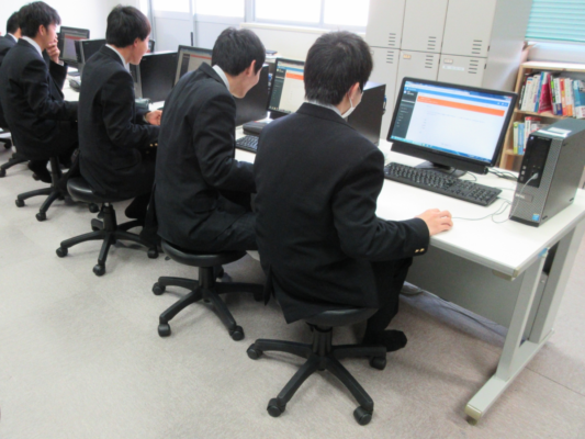 山口県立小野田工業高校の制服写真画像まとめ・レビュー口コミ評判・生徒の着こなし・夏服冬服詳細情報