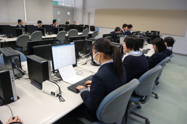 高川学園高校・高川学園中学校の制服写真画像まとめ・レビュー口コミ評判・生徒の着こなし・夏服冬服詳細情報