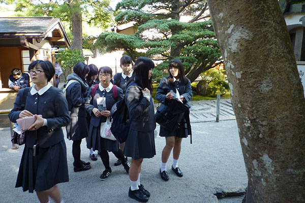 浦和明の星女子中学高校の制服写真画像まとめ・レビュー口コミ評判・生徒の着こなし・夏服冬服詳細情報
