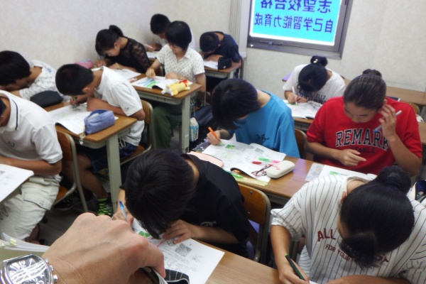 創学舎高校の制服写真画像まとめ・レビュー口コミ評判・生徒の着こなし・夏服冬服詳細情報