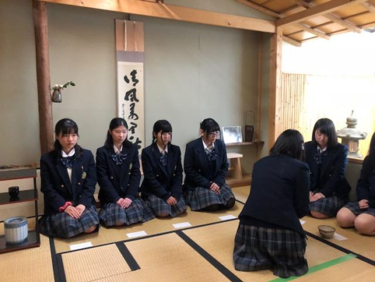 埼玉県立いずみ高校の制服写真画像まとめ・レビュー口コミ評判・生徒の着こなし・夏服冬服詳細情報