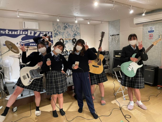 大阪府立貝塚高校の制服写真画像まとめ・レビュー口コミ評判・生徒の着こなし・夏服冬服詳細情報