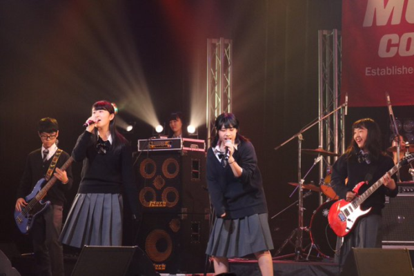大阪府立芥川高校の制服・評判・着こなし・制服ランキング